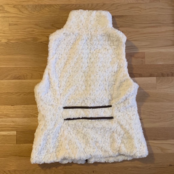 Cozy Faux Sherling/Fur Vest - Picture 6 of 7